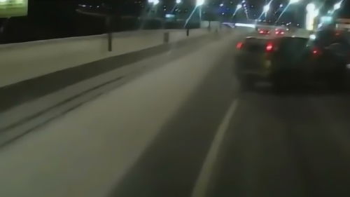 道路驚魂 機(jī)動(dòng)車側(cè)滑碰撞的瞬間與思考
